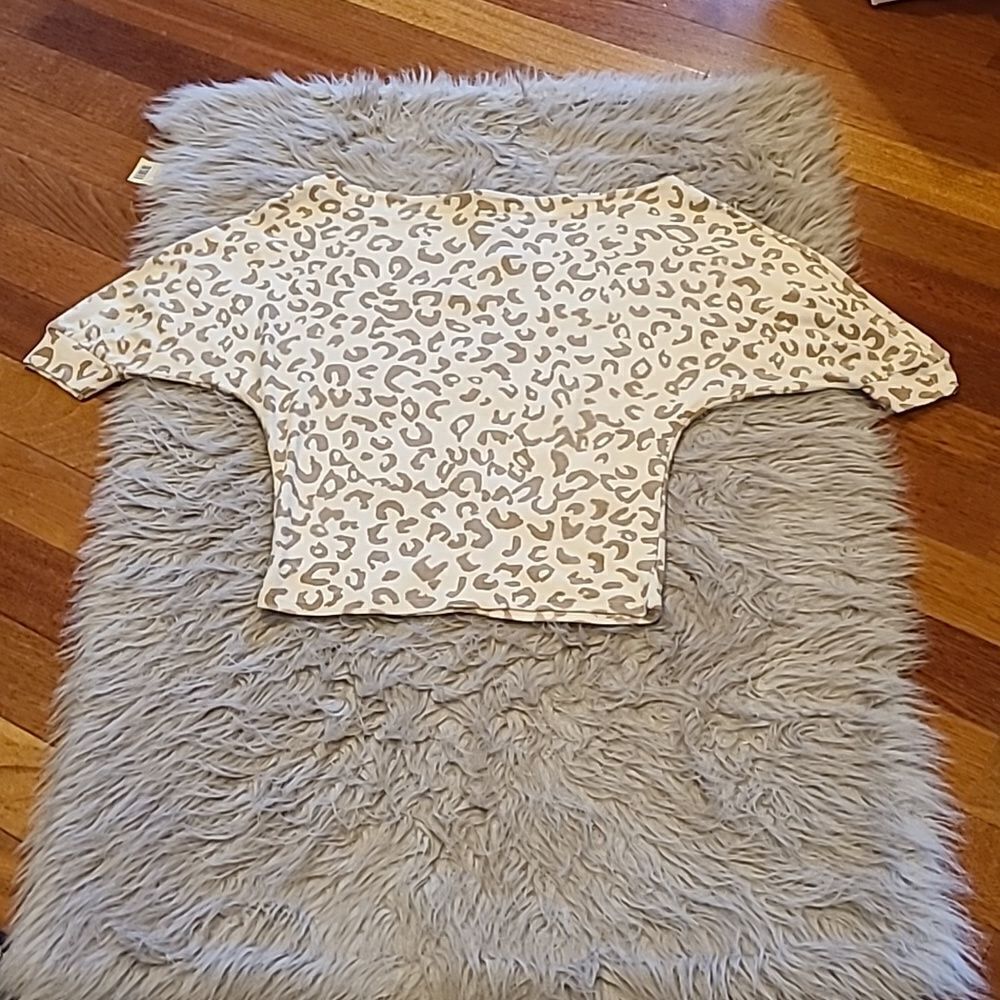NWT Daytrip‎ womens white and tan oversized cheetah print short sleeve shirt